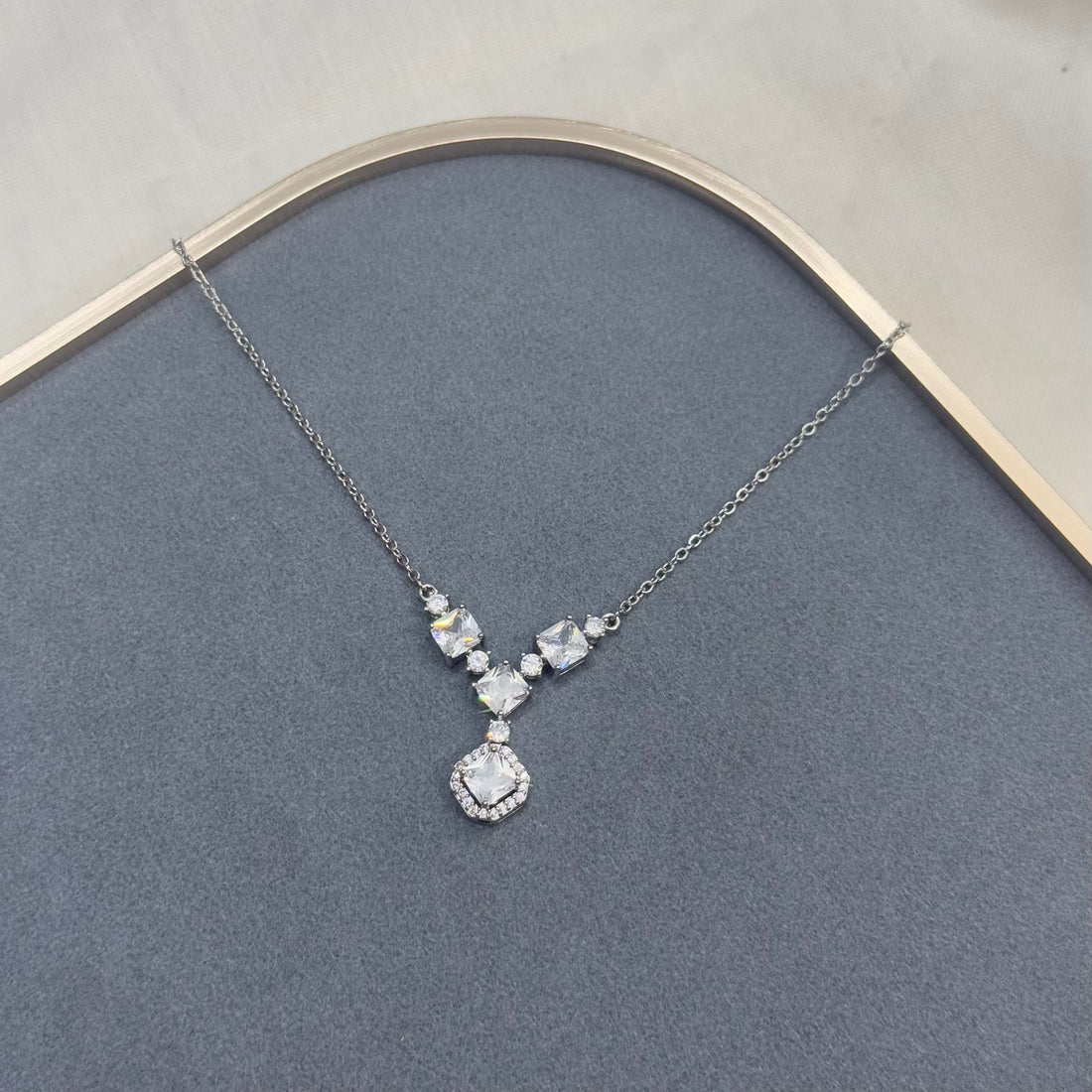DIAMOND HARMONY NECKLACE AND EARRING SET