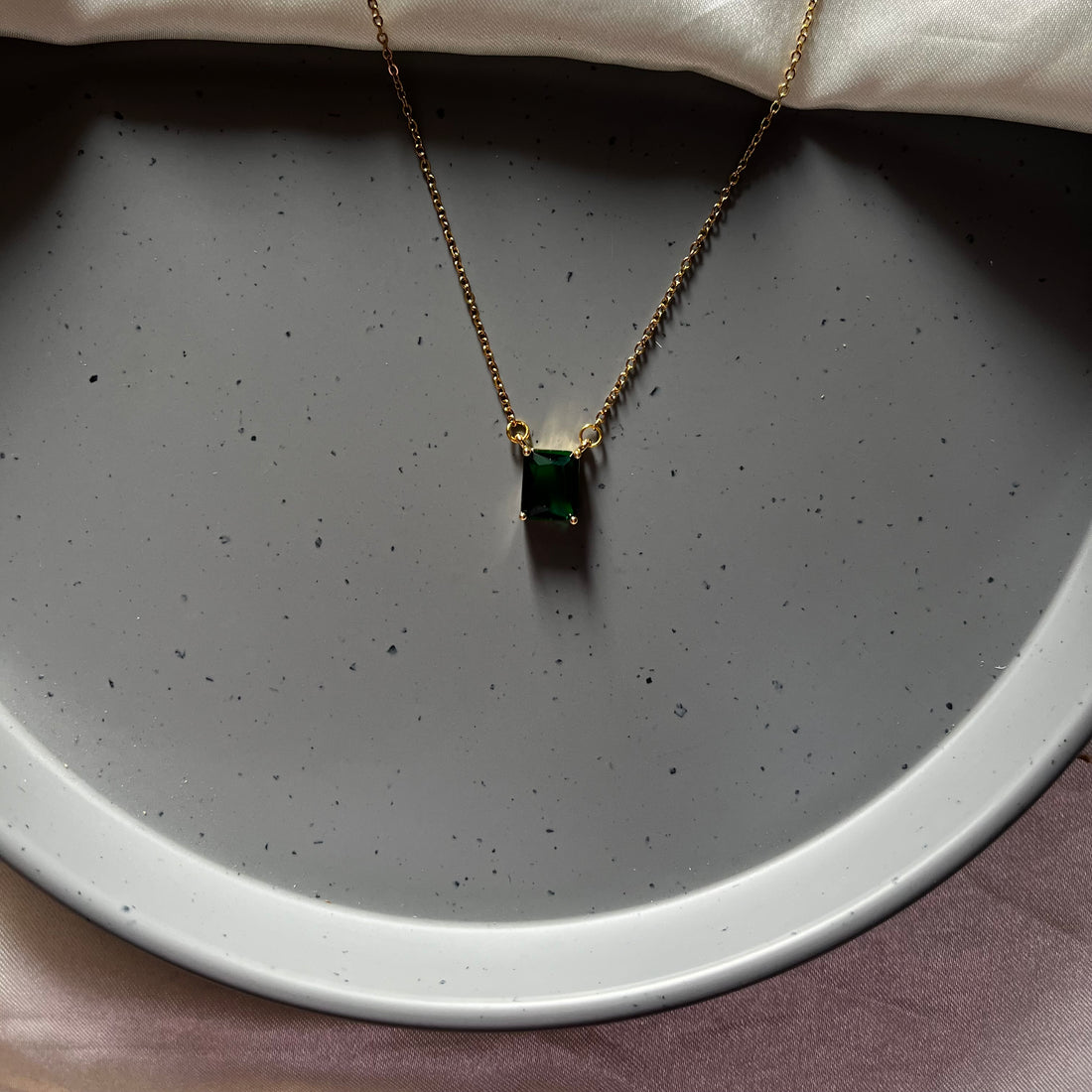 GREEN EMERALD STONE CHAIN