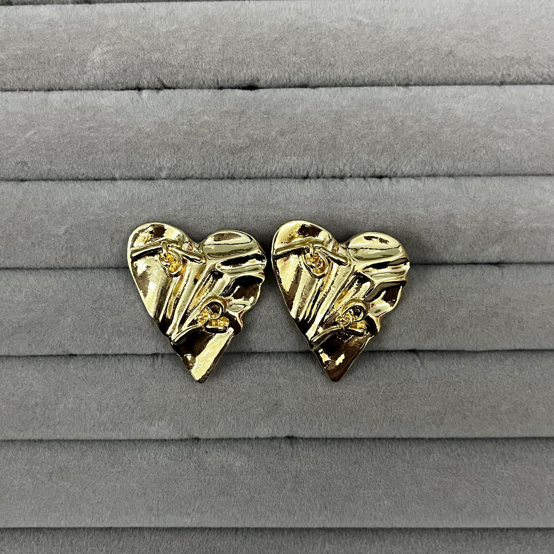 HEART STAPLE EARRINGS