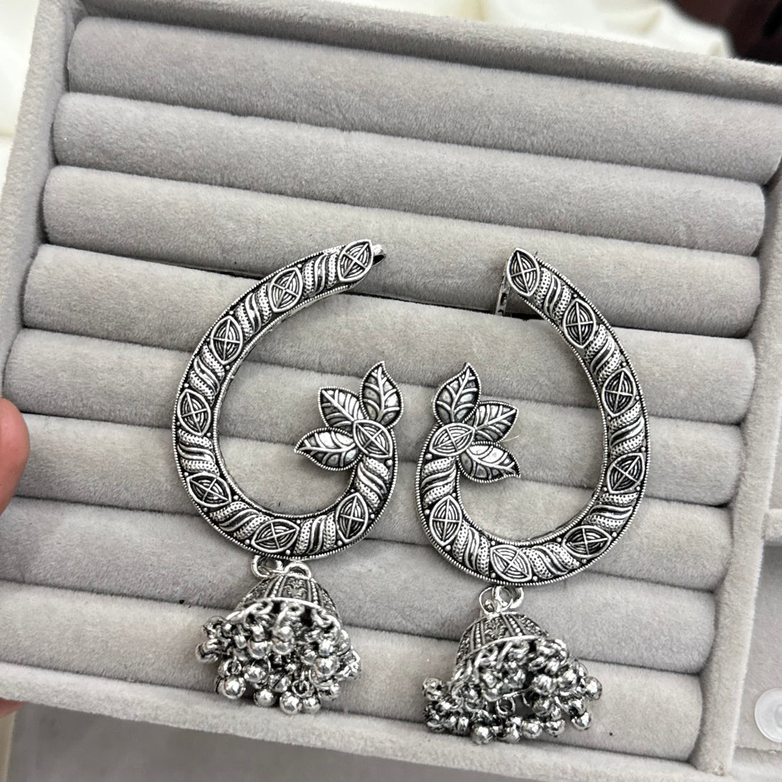 GHUNGROO GLOW CUFF EARRING