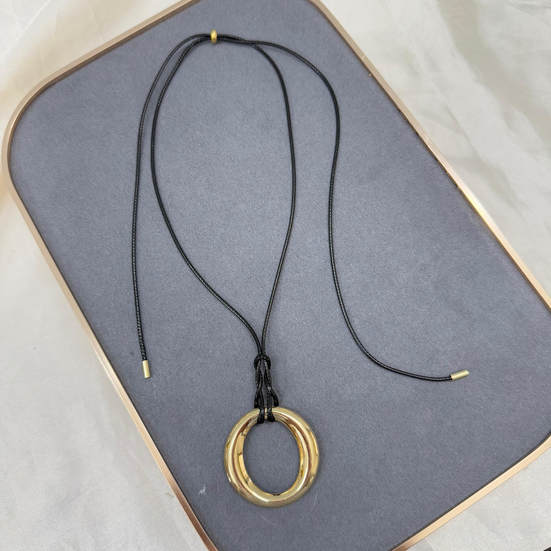 HOLO PENDANT CORD NECKLACE