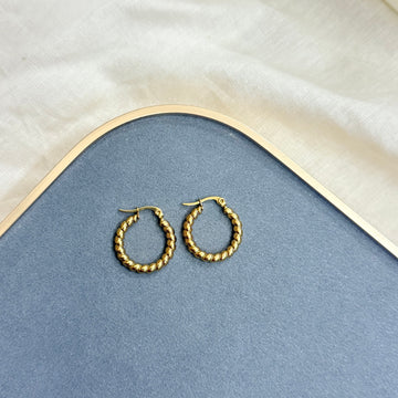 WAVY LARGE CIRCLE HOOPS