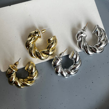 CLASSIC TWISTED GOLDEN HALF HOOPS