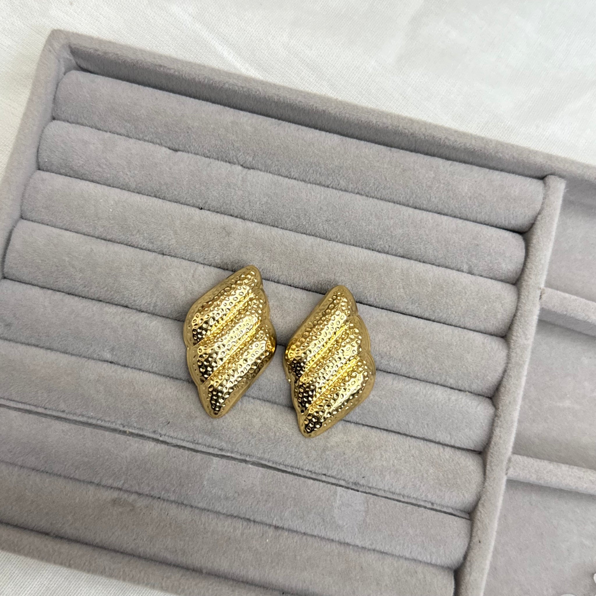 SPHERE CHUNKY EARRING