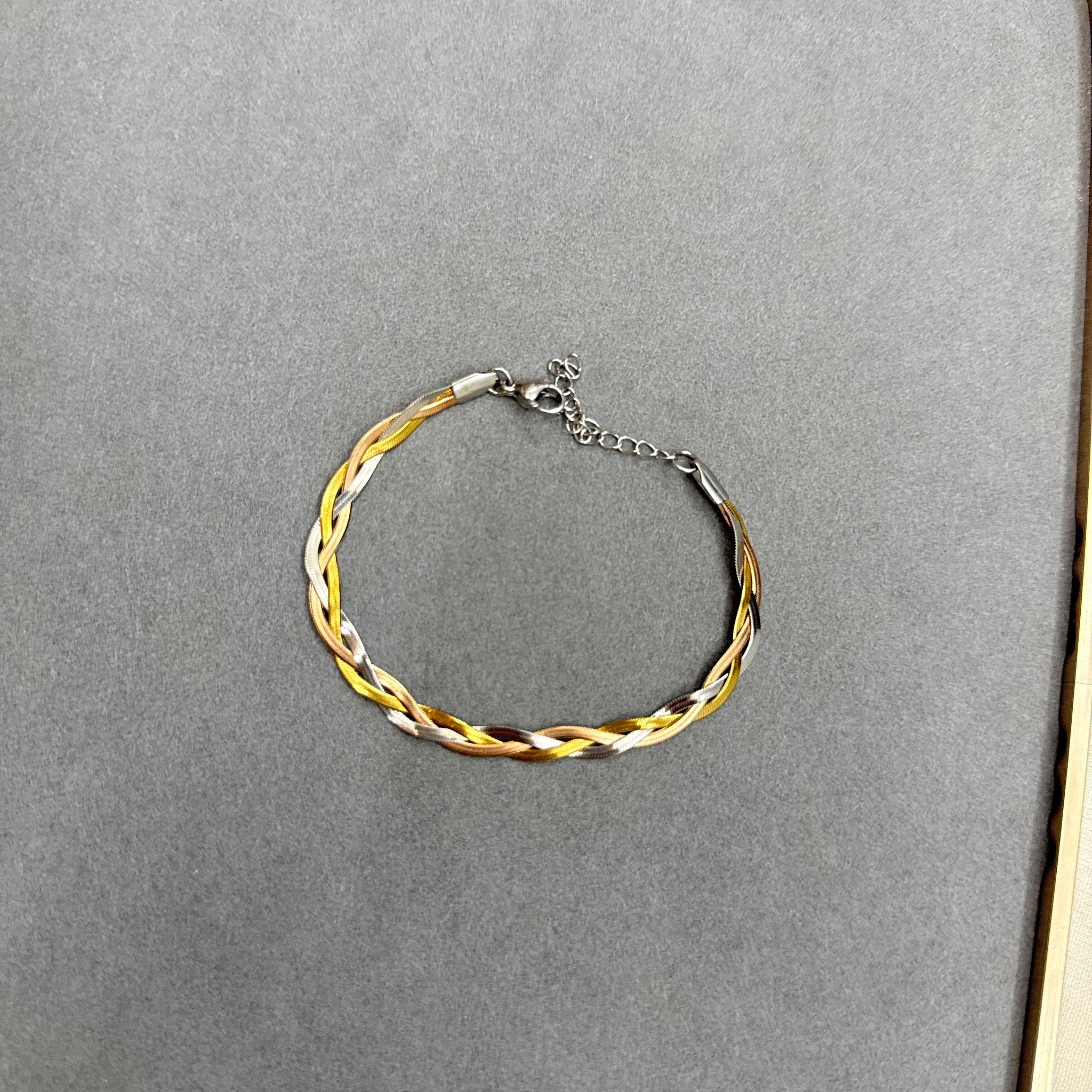 TRIPLE PLATING TWISTED CHAIN BRACELET