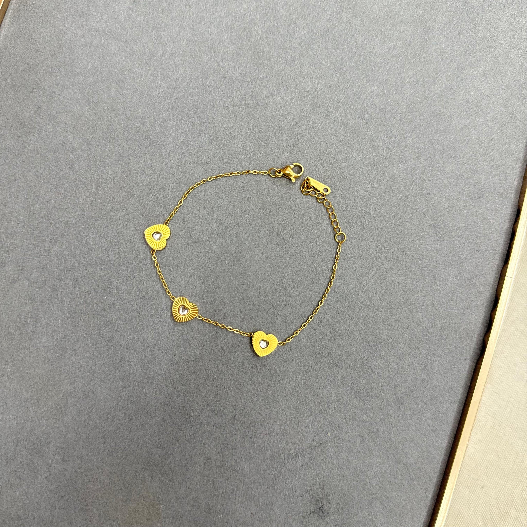 HEART CHARM CHAIN BRACELET