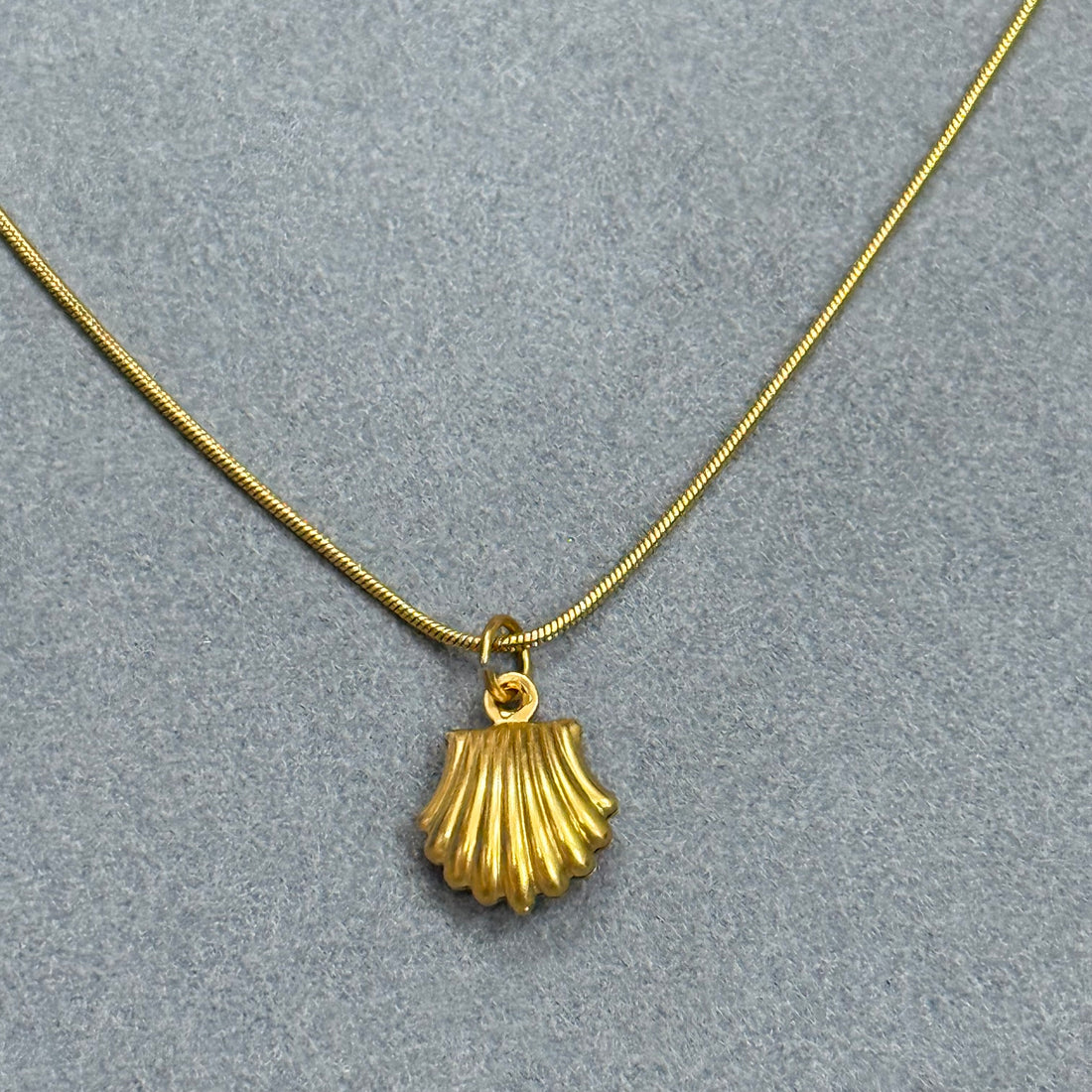 TALK TO THE SHELL NECKLACE