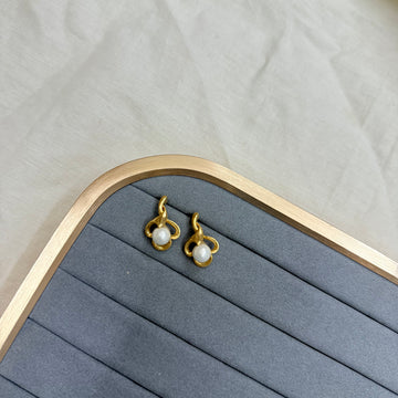 GILDED LEAF PEARL EARRINGS
