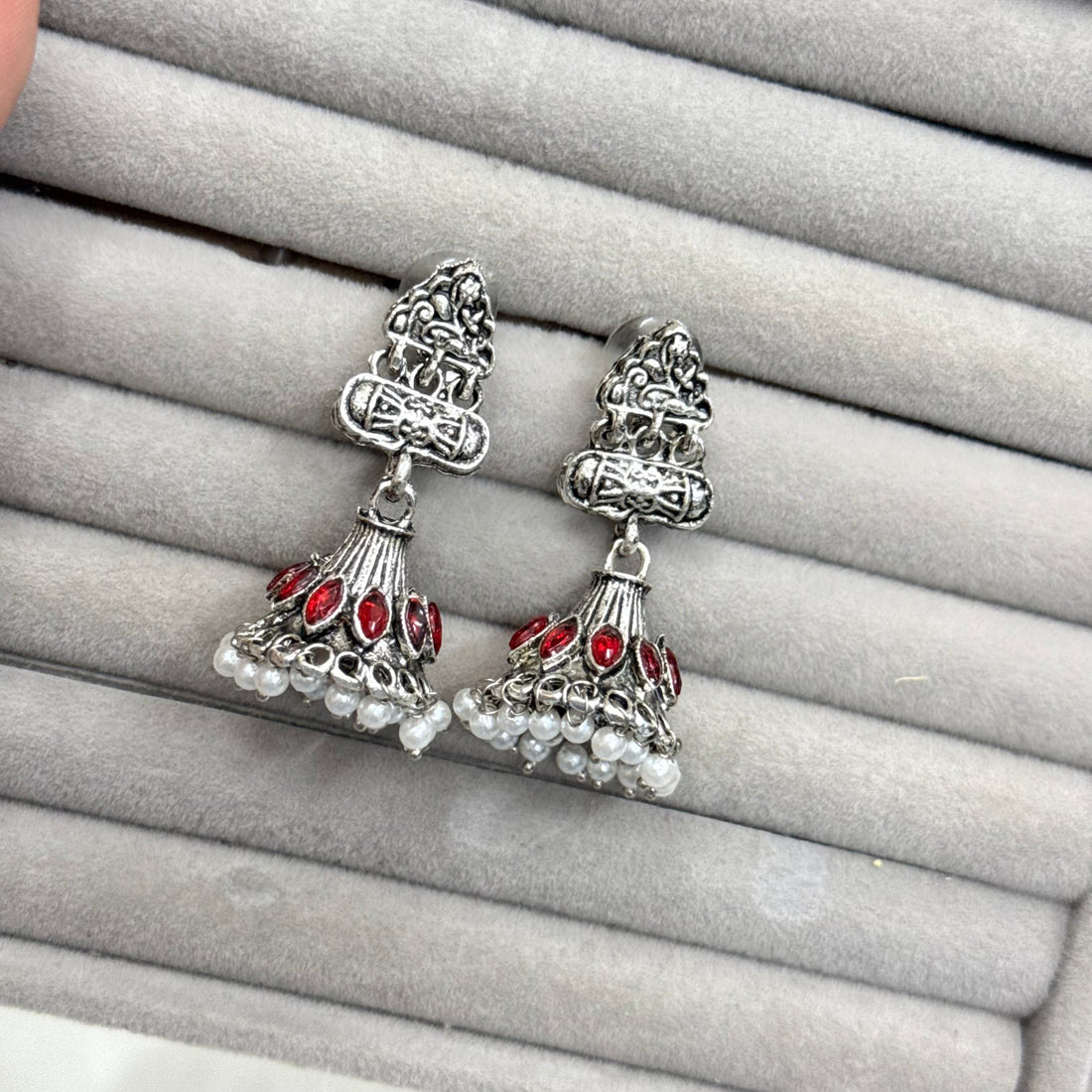 VIBRANT EARRING