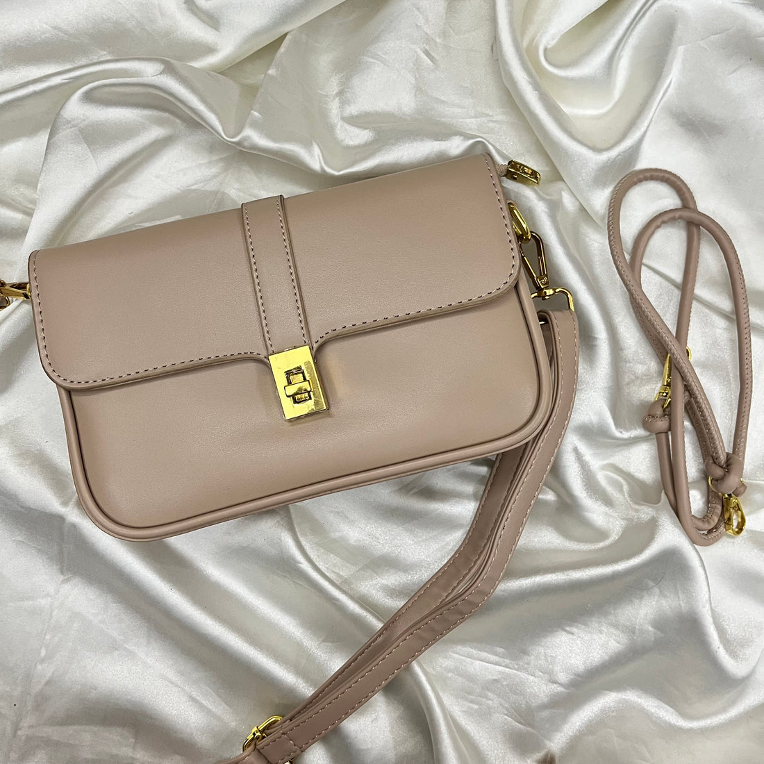 LEXIE SLING BAG