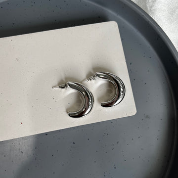 EFFORTLESS ELEGANCE HOOP EARRINGS