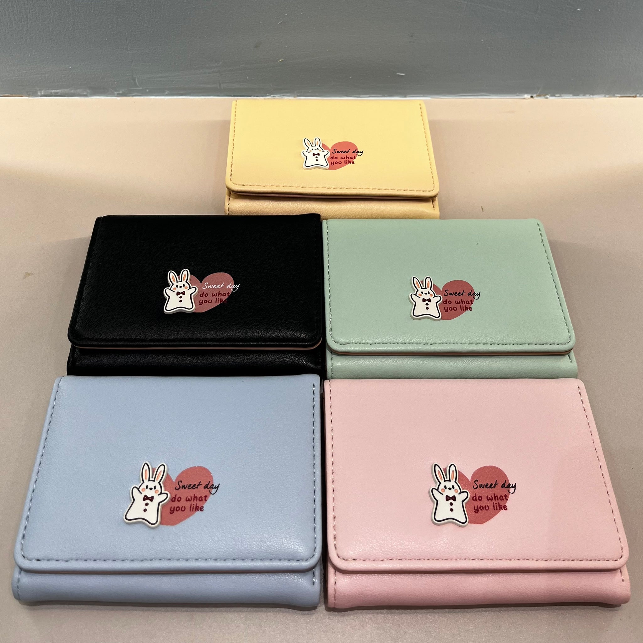 WOMEN'S RABBIT TRIFOLD WALLET