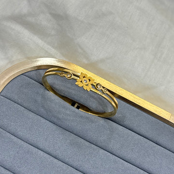 FLORAL DESIGN AND EMBEDDED RHINESTONES KADA