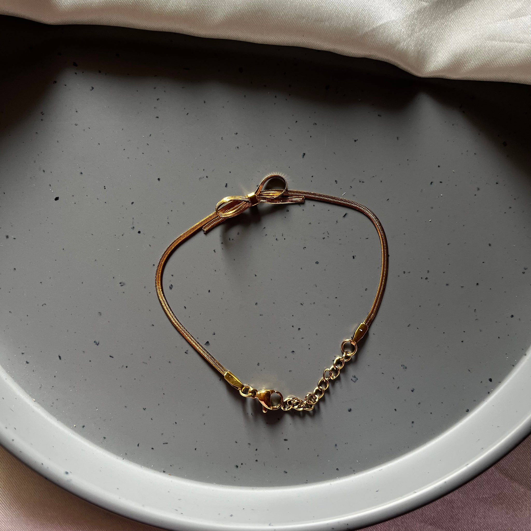 BOW SNAKE CHAIN BRACELET - 18K GOLD PLATED