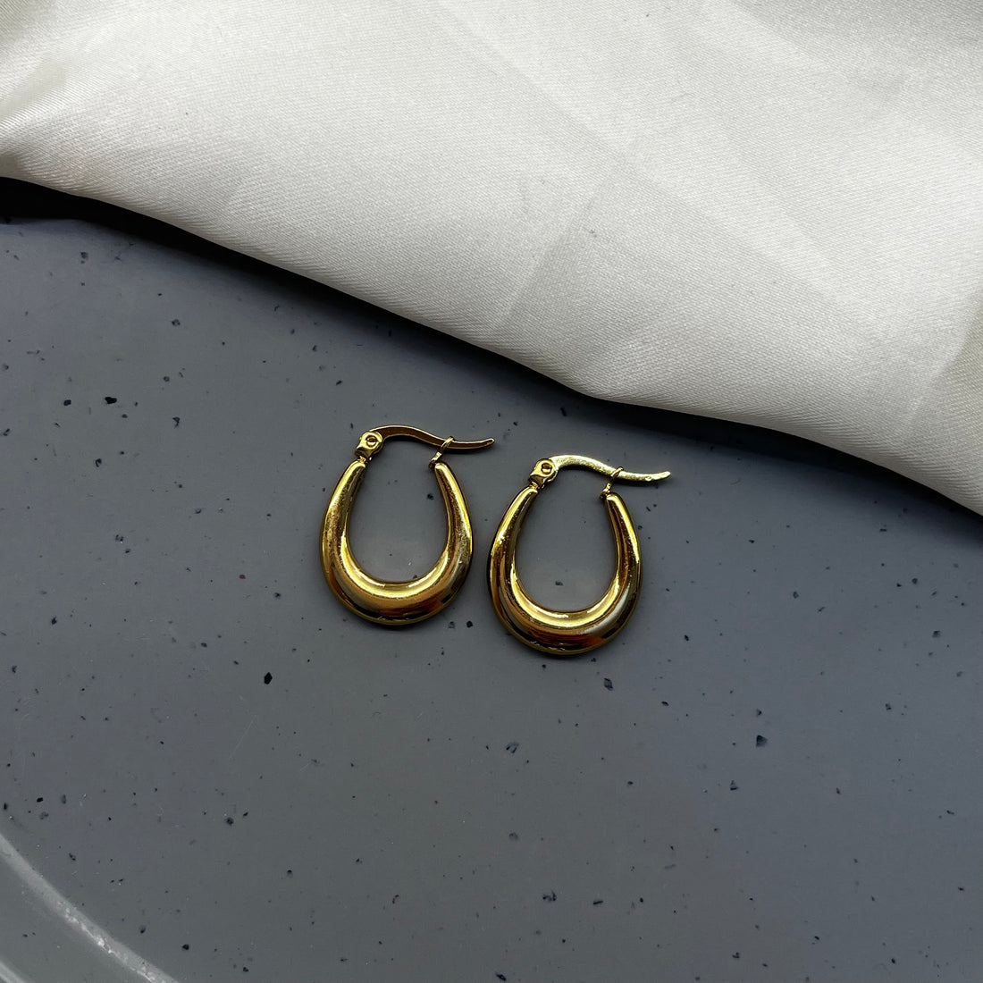 OVAL HOOPS