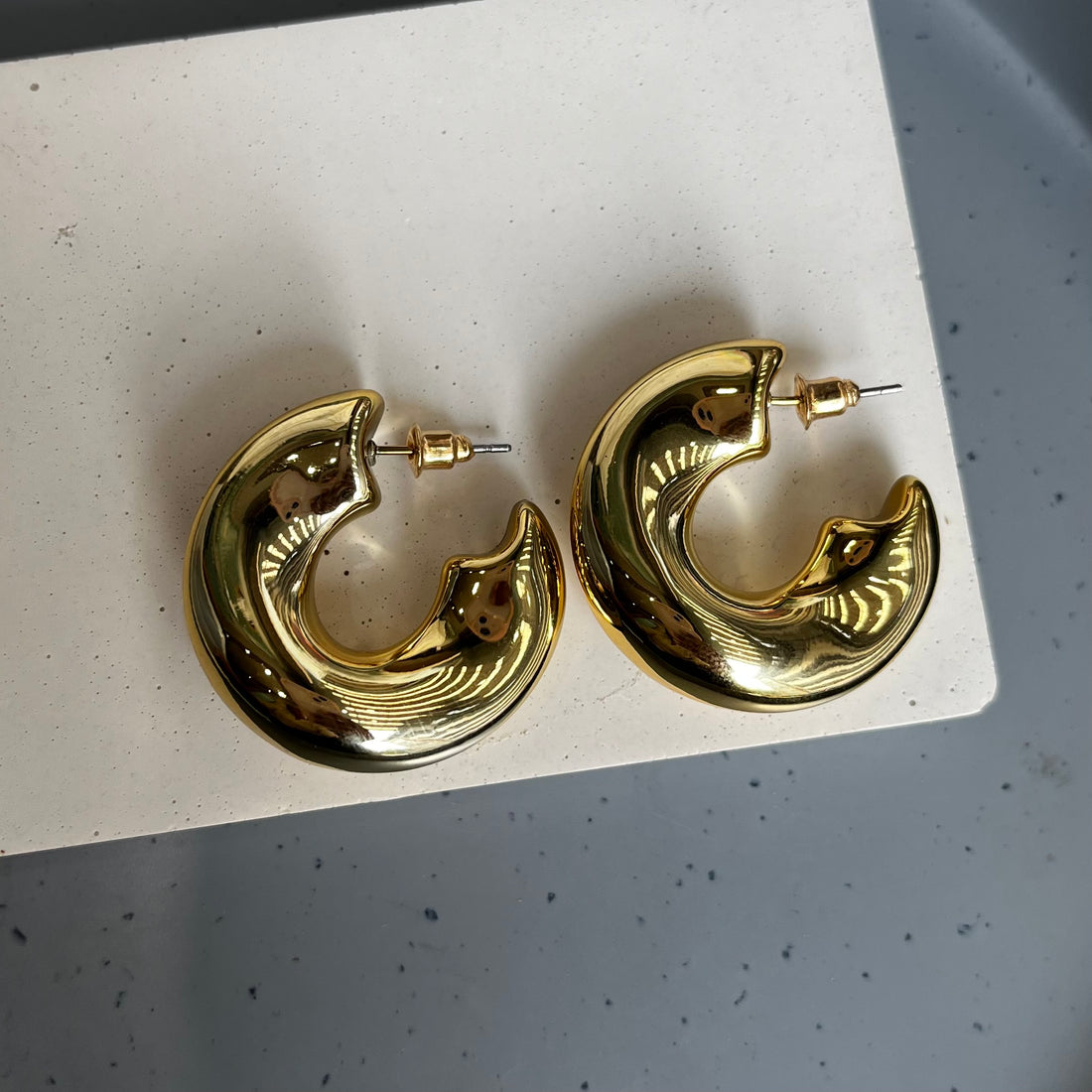 HOLLOW CIRCLE CHUNKY HOOP EARRINGS