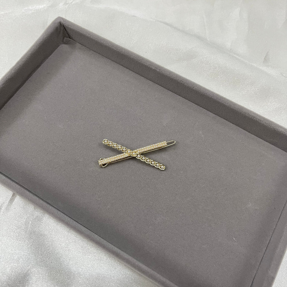 CROSS HAIR PIN