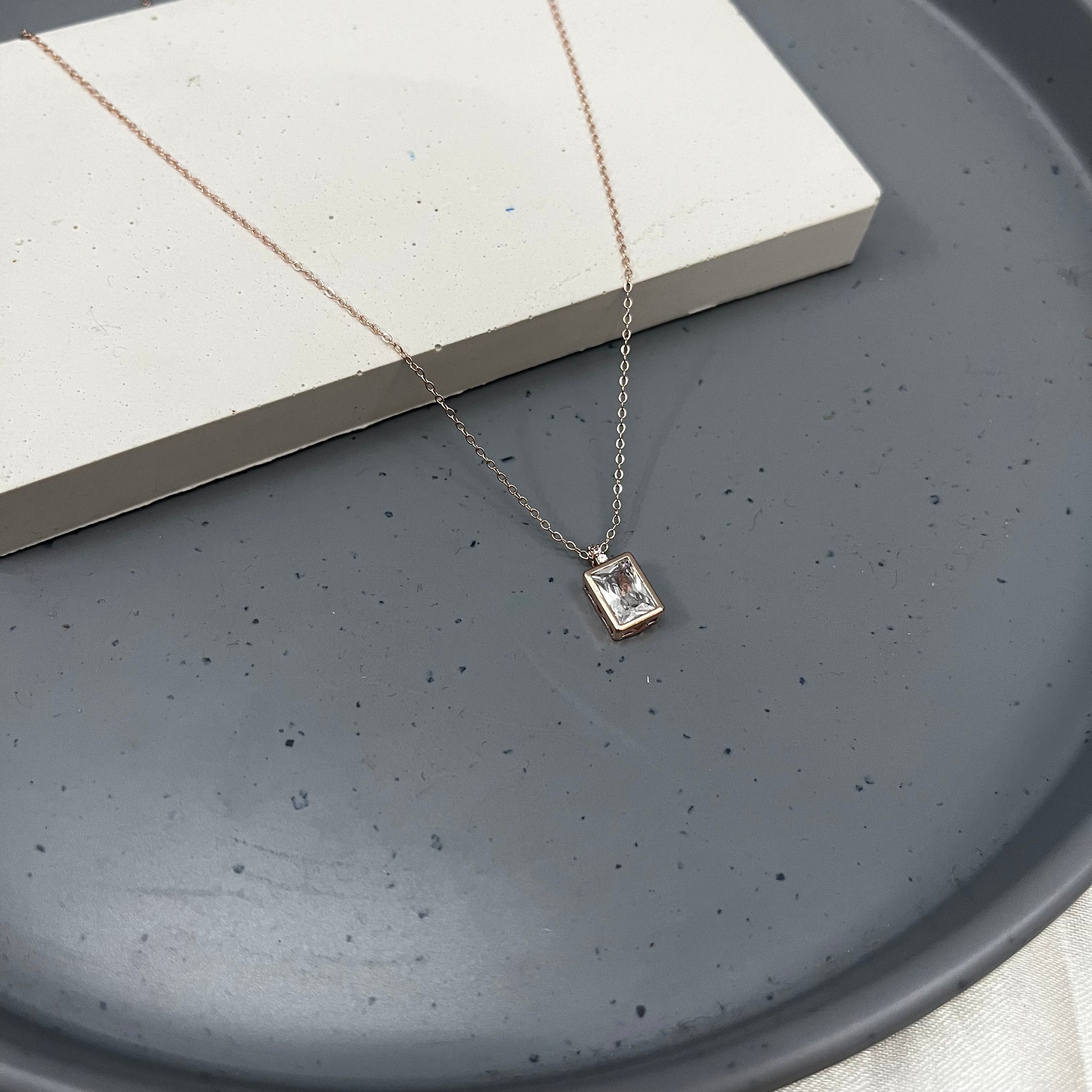 RECTANGLE ROSE GOLD PLATED NECKLACE