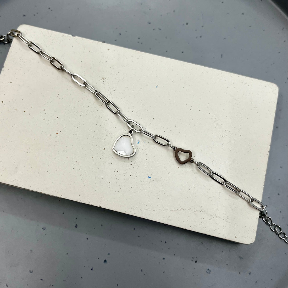 HEART SILVER CHAIN BRACELET