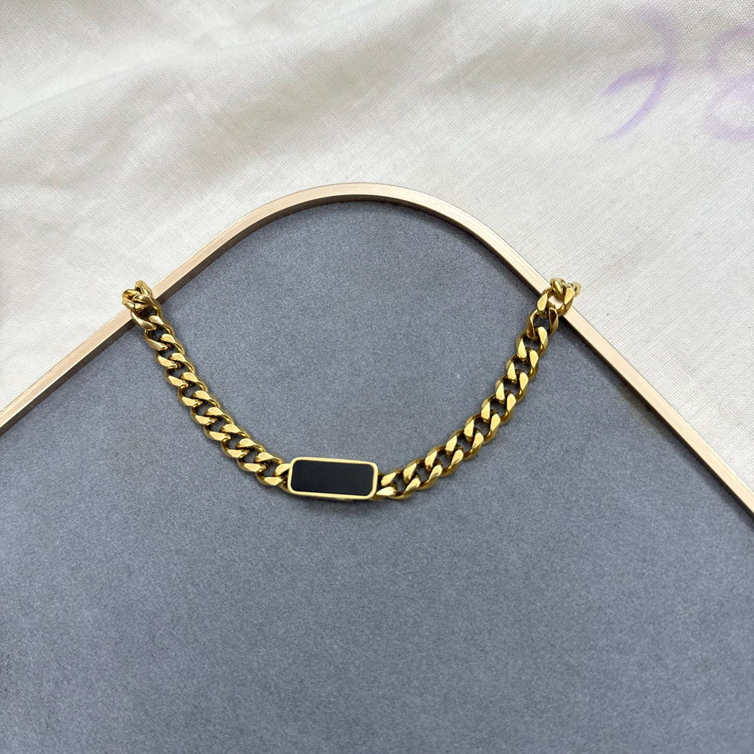 UNIQUE CHAIN BRACELET
