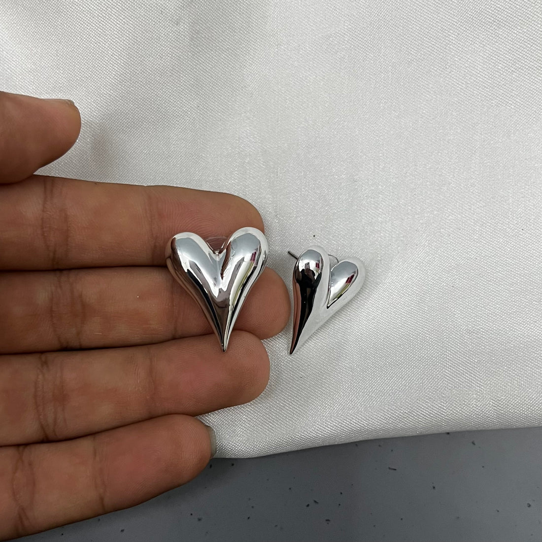 STATEMENT HEART STUD EARRINGS