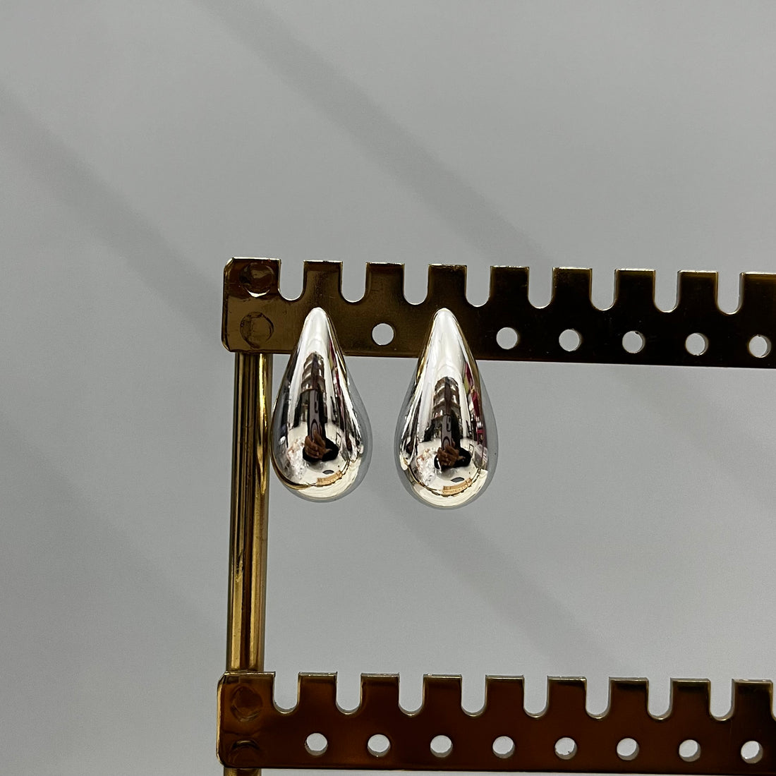 MEDIUM TEARDROP EARRINGS