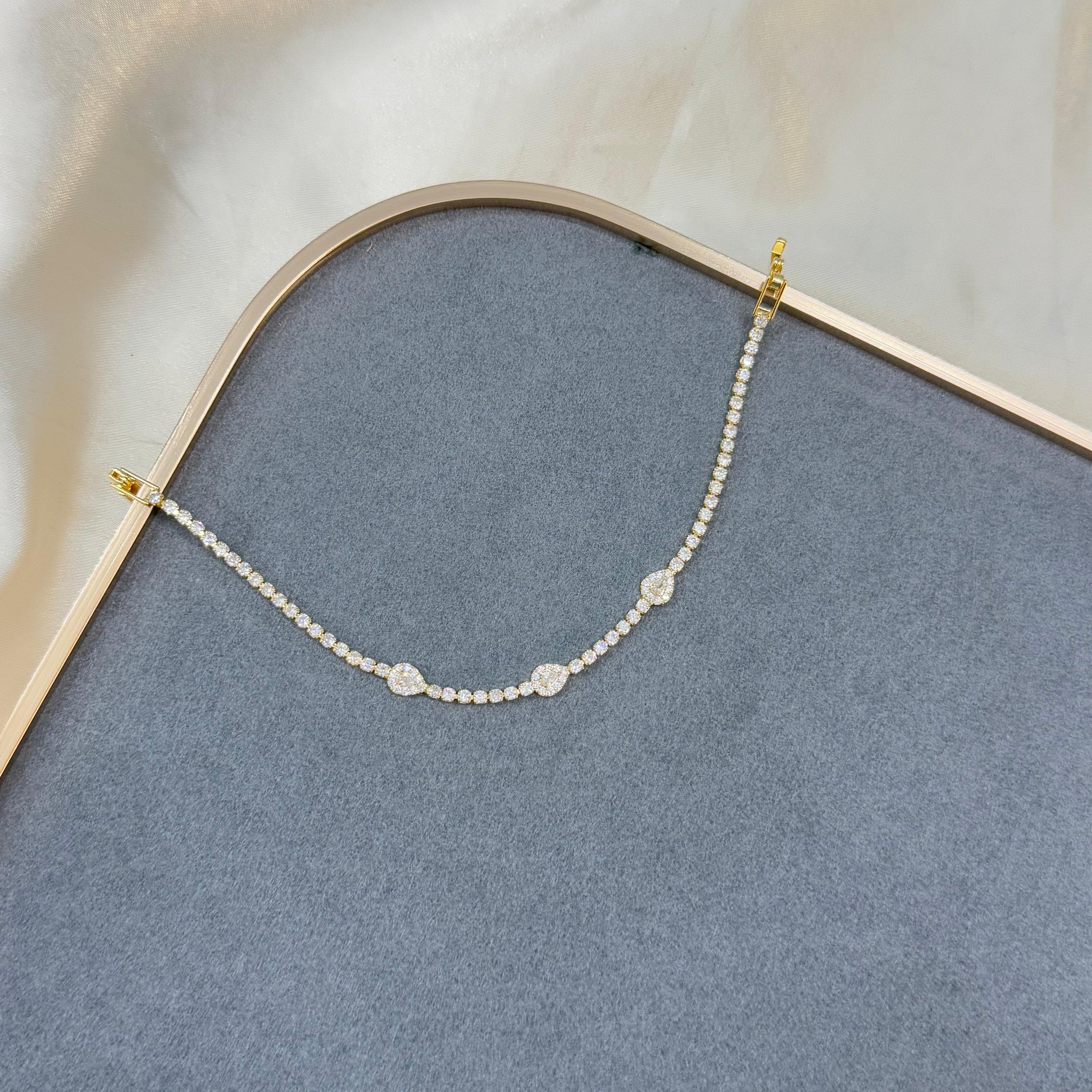 VANESA CHAIN BRACELET