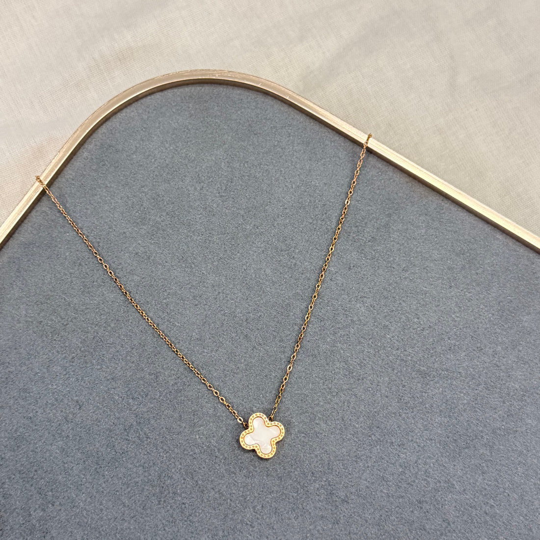 BLACK & WHITE CLOVER NECKLACE