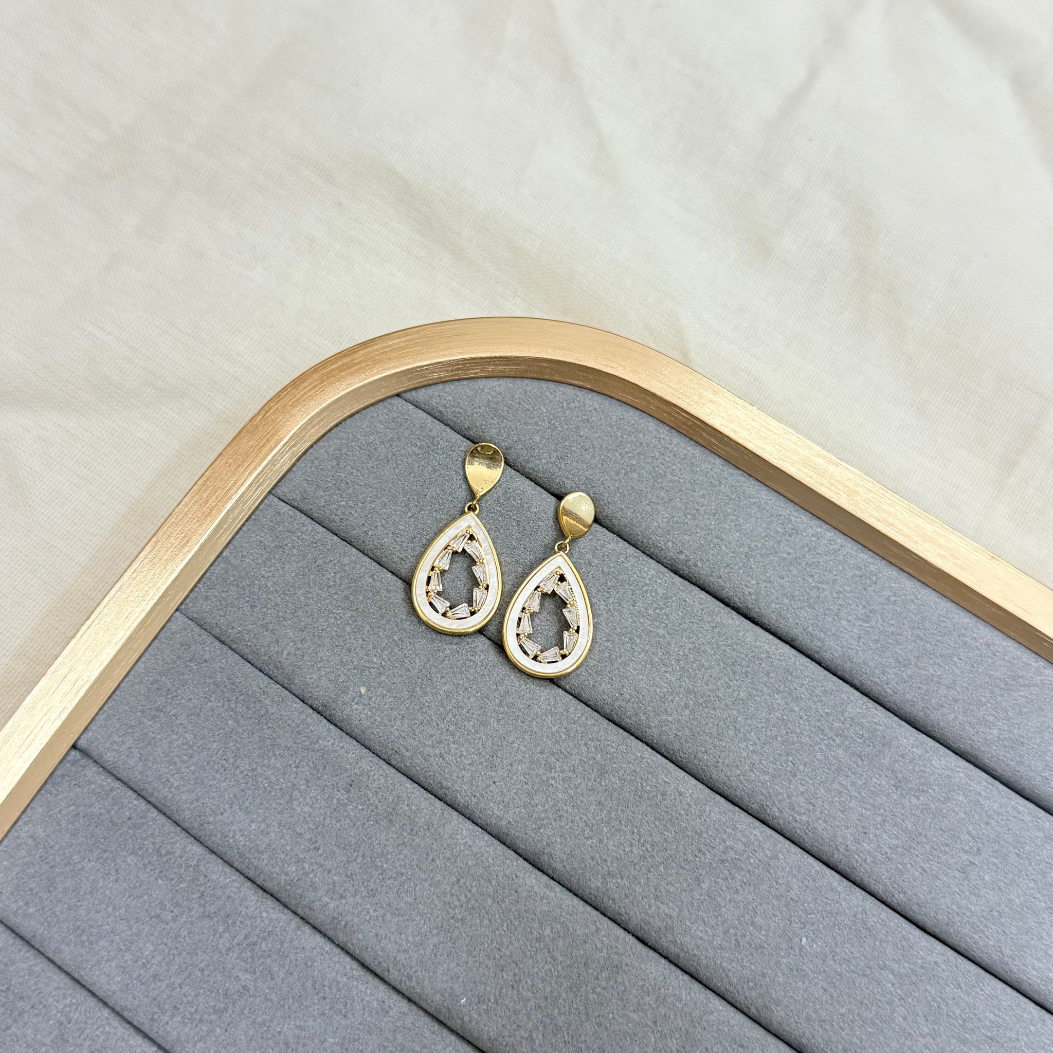 CRYSTAL DROP EARRINGS