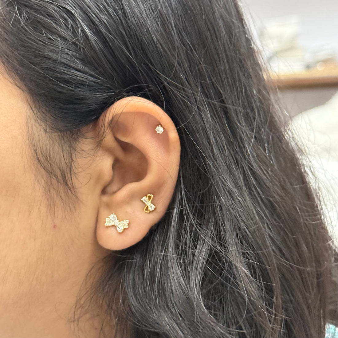 BOW PIERCING STUD