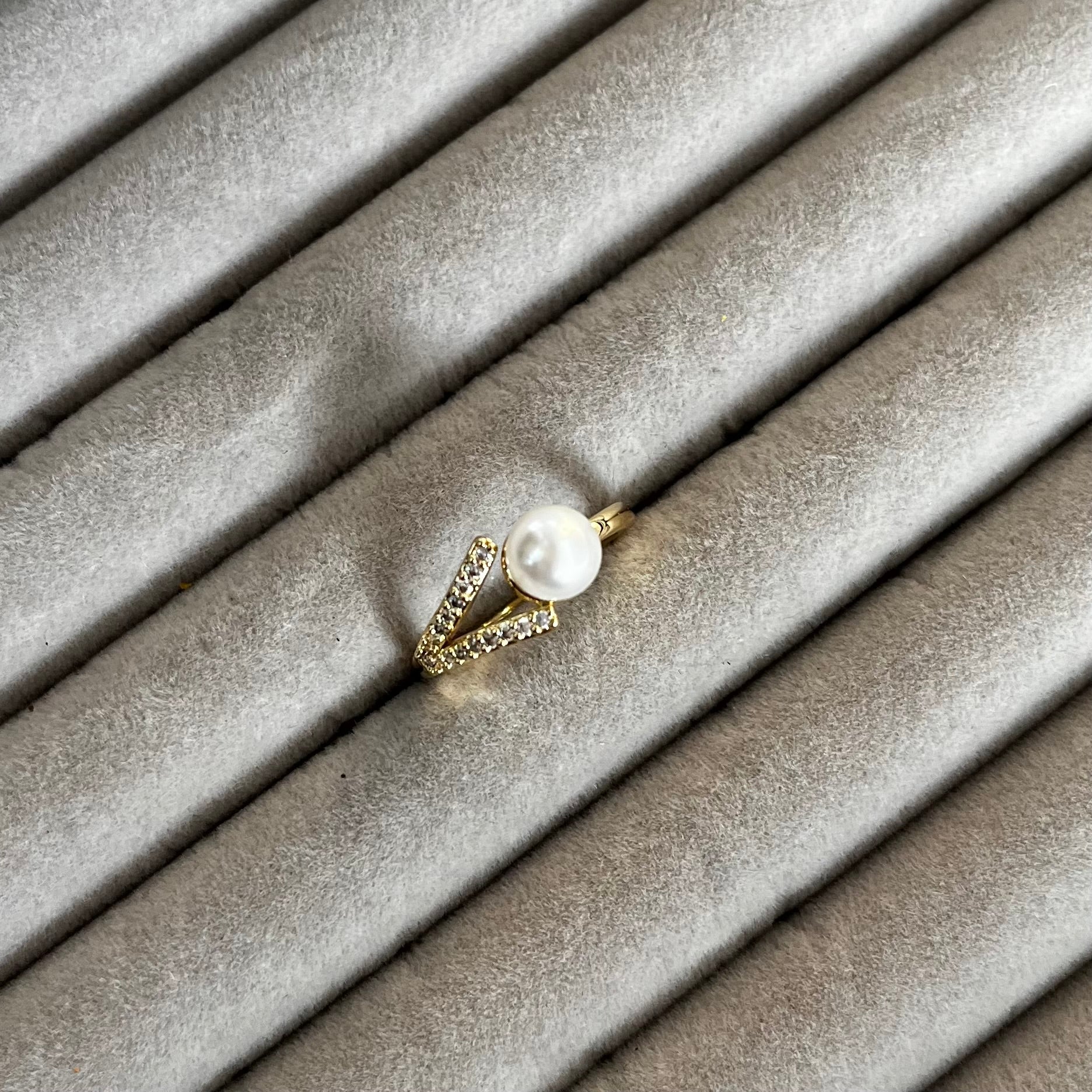 PEARL HILL TOP RING