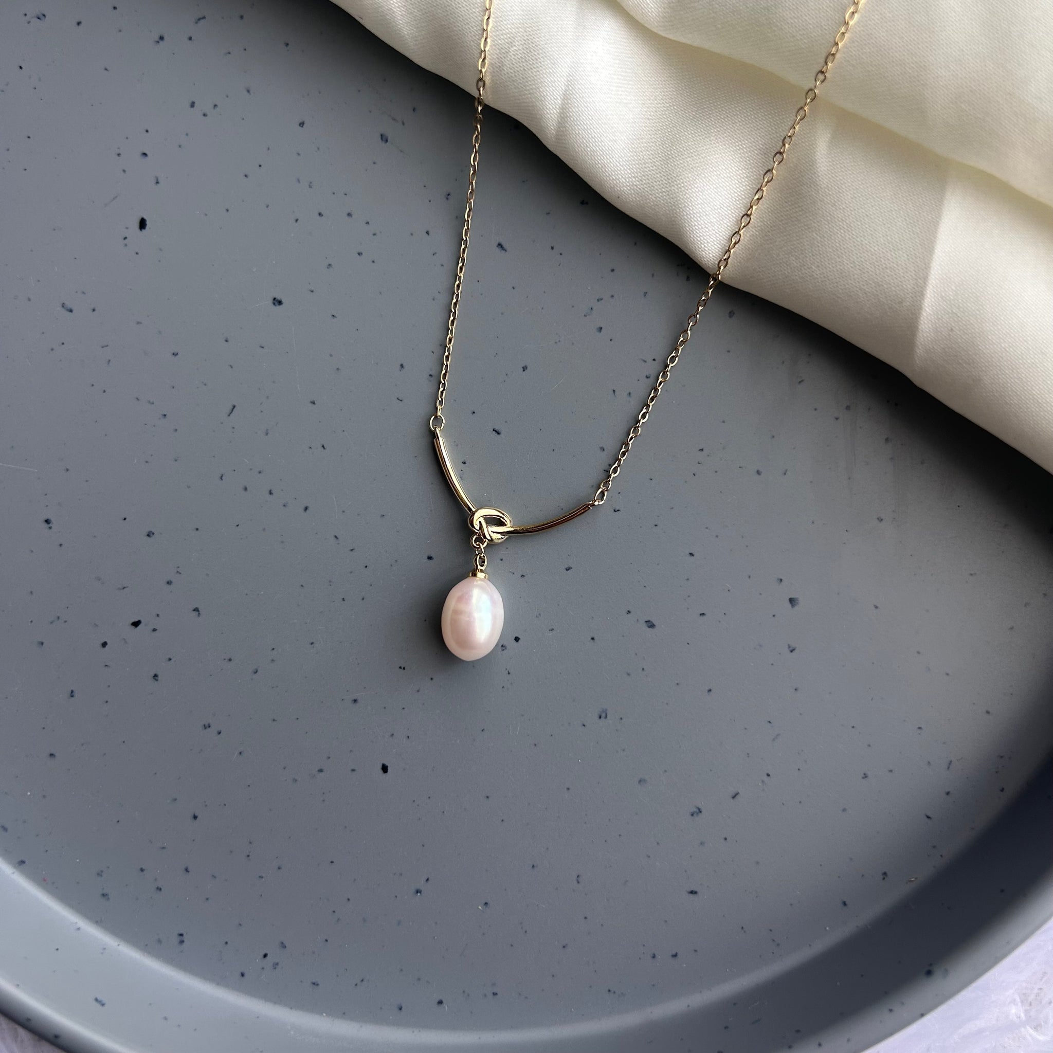 PEARL PENDANT NECKLACE - 18K Gold Plated