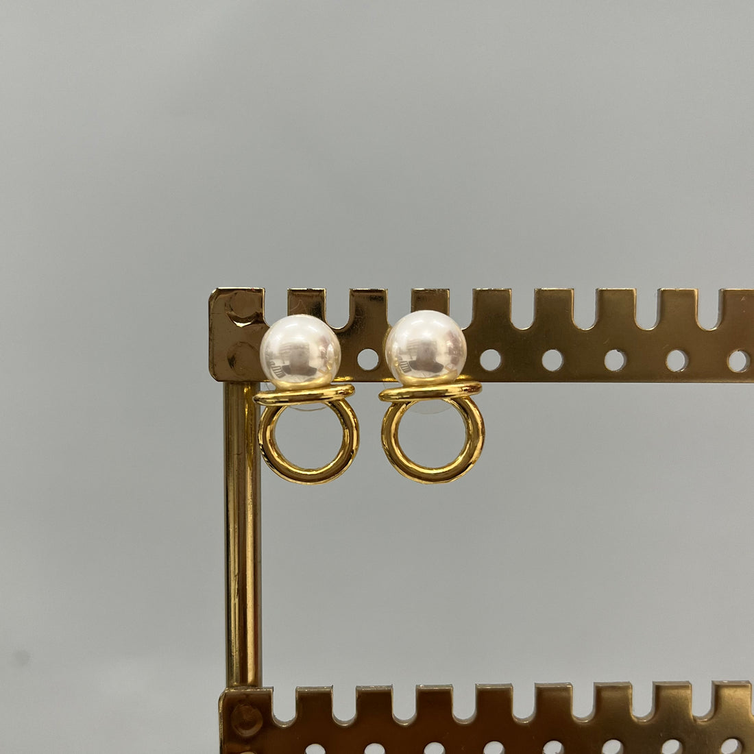 ROUND PEARL EARRINGS