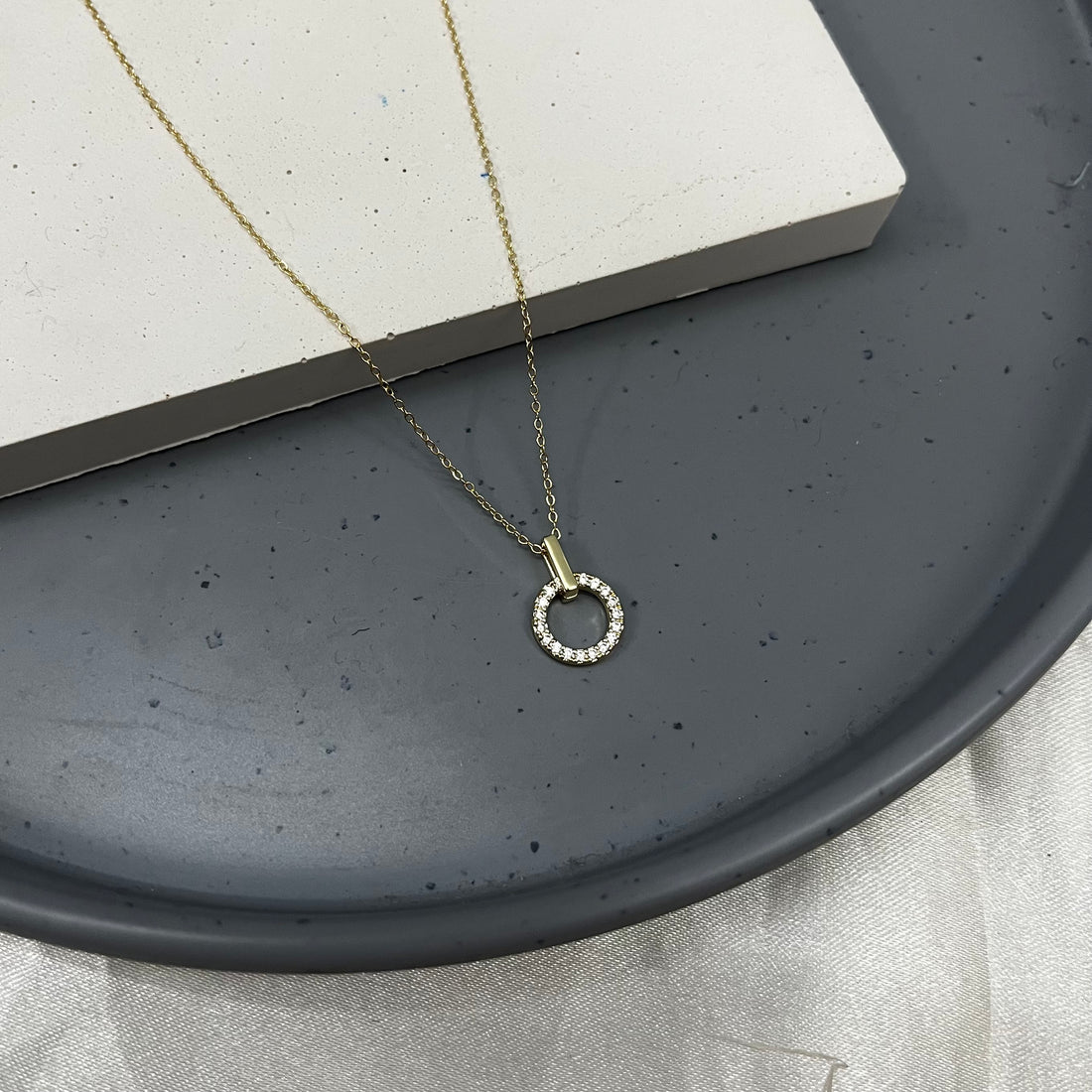 LOOP DIAMOND PENDANT