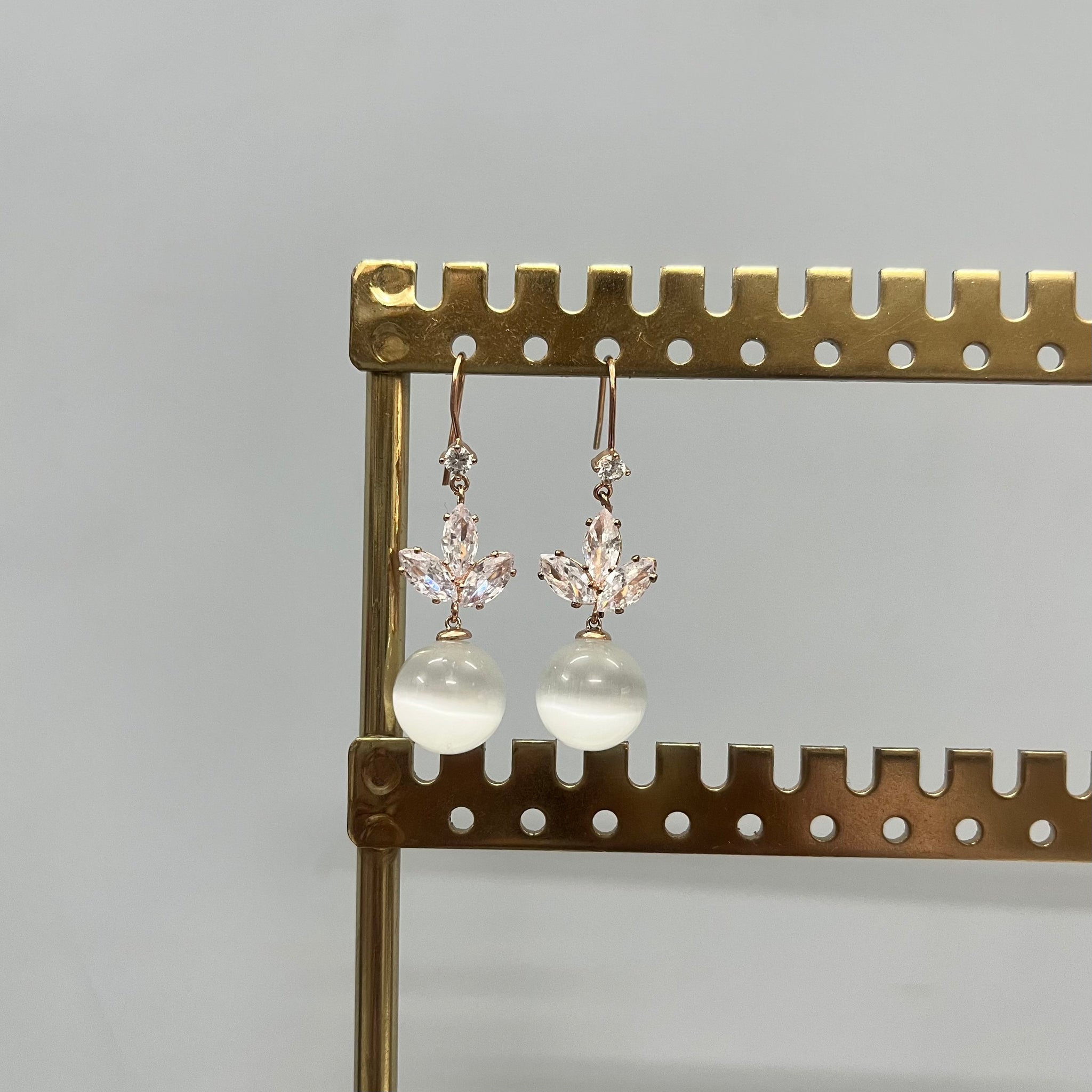 PEARL DROPLET STUD EARRINGS